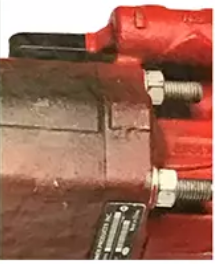 Medal - Solução de danos em bombas: Burnt pump body - Discoloration of the pump body in the gear housing or relief valve área due to excessive heat.
