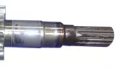 Medal - Solução de danos em bombas: Shaft spline fretting - Worn shaft splines with borwnish residue. The PTO shaft splines will show similar wear.